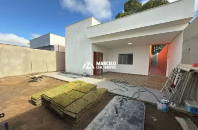 Vendo casa solta nova e averbada com 4/4 sendo 01 suite e 02 demi-suíte no bairr