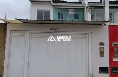 Alugo casa duplex de 3/4 com suíte e garagem coberta no bairro morada dos passar