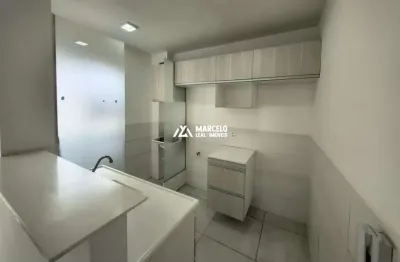 Vendo apartamento no 1º andar com  2 quartos,  armários planejados na cozinha e