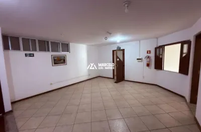 Alugo salas comerciais com banheiro e Habites comercial em ótima localização na