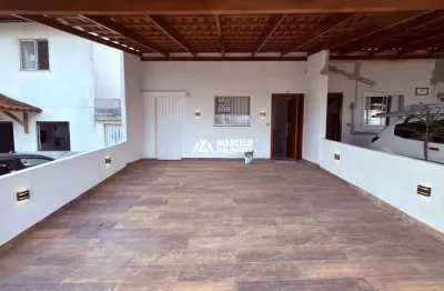 Alugo casa duplex de 2/4 sendo 1 suite totalmente mobiliada com 02 vagas de gara