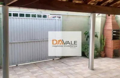 Casa de terreno inteiro com 2 dormitórios em rua tranquila