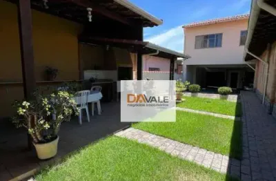Casa espaçosa em estilo colonial em localização privilegiada!!