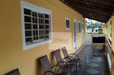 Ótima chácara de 2000 m2, com duas casas na boa vista.