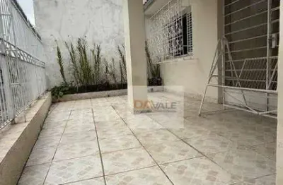 Casa bem conservada, com amplo terreno em local valorizado da rua do porto em caçapava.