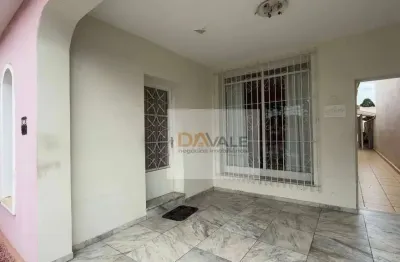 Casa de época com terreno grande, muito bem localizada, ao lado da faculdade santo antônio em caçapava.