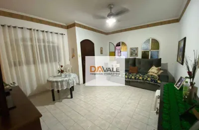 Linda casa 3 dormitórios com suíte com excelente localização.