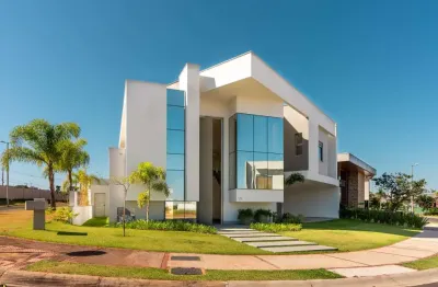 Casa duplex de esquina com 5 suítes à venda em condomínio cyrela  na zona sul de uberlândia, na melhor localização!