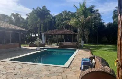 Chácara com piscina e móveis planejados em condomínio com portaria 24h em uberlândia! oportunidade