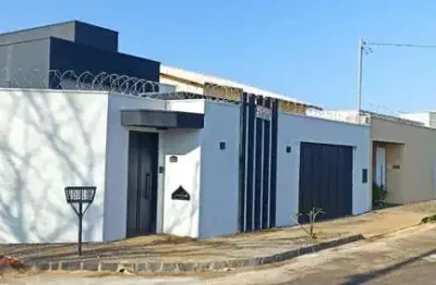Casa de alto padrão com 3 quartos e área gourmet em uberlândia-mg - vida nova!