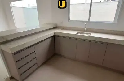 Casa estilo sobrado com 3 quartos, armários planejados, 2 vagas amplas, área de lazer completa no granja marileusa em uberlândia