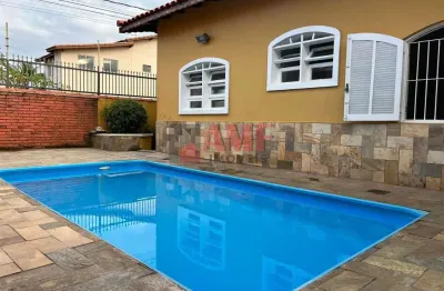 Casa à 200 metros da praia de itanhaém, com piscina