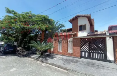 Casa com mezanino à 250 metros da praia de itanhaém
