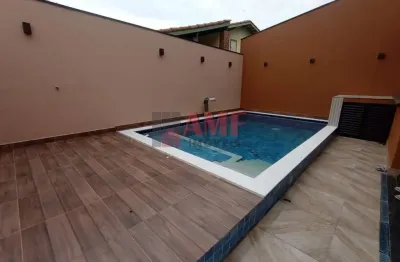 Sobrado à 50 metros da praia do suarão em itanhaém/sp