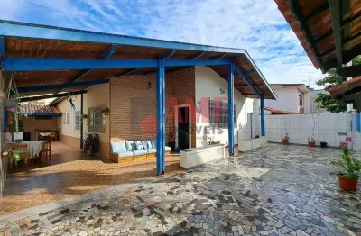 Casa padrão a 100 metros do mar no jardim suarão em itanhaém
