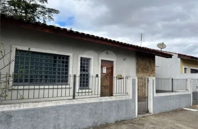 Casa térrea com 2 quartos para locação em alvinópolis - sp
