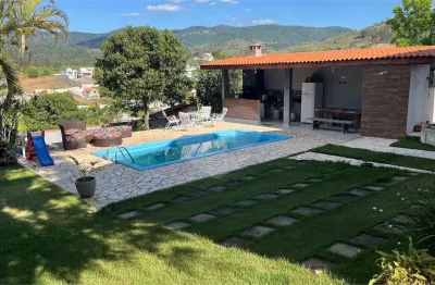 Casa com 4 quartos para alugar no Jardim Centenário, Atibaia 