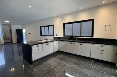 Casa com 3 quartos para alugar na Vila Petrópolis, Atibaia 