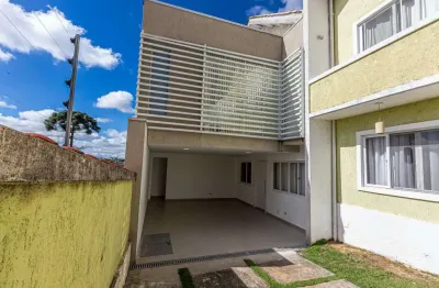 Sobrado em condomínio no barreirinha com área privativa de  237,00 m²
