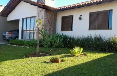 Casa com 3 quartos para alugar na Avenida Três Marias, 1175, São Braz, Curitiba