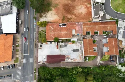 Terreno/Área com 1.200,00m² em SANTA FELICIDADE  (com 02 casas comerciais e 08 residenciais)