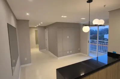 Vende-se apartamento recém-reformado perto da dutra.  o apartamento está localizado no condomínio bela città e foi recentemente reformado, contando com armários novos. oferece dois dormitórios, sendo 