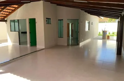 Casa à venda – 3 quartos (1 suíte), garagem para 4 carros, churrasqueira e muito mais!