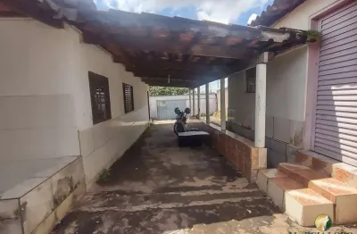 Lote com 525,00 m² (15 x 35) escorrido para rua na posição nascente.