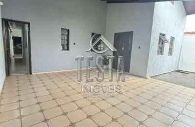 Casa para venda com 170 m² ,  3 quartos sendo 01 suíte, piscina e churrasqueira, 2 vagas de garagem cobertas