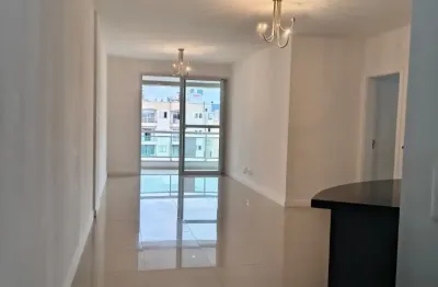 Apartamento com 03 quartos sendo 01 suíte e 03 bwc localizado no estreito - fpólis.