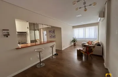 Apartamento com 03 quartos sendo 01 suíte 02 bwc localizado no centro de florianópolis sc.
