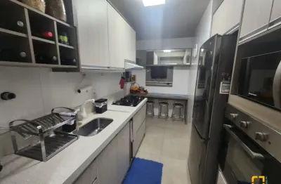 Apartamento com 03 quartos sendo 01 suíte 02 bwc localizado no centro de florianópolis sc.
