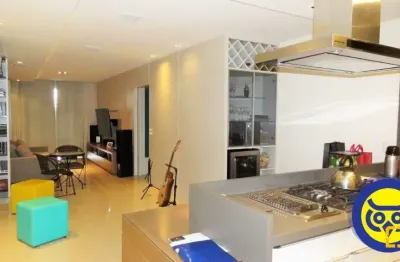 Apartamento com 03 quartos sendo 03 suítes 03 bwc localizado no centro de florianópolis sc.