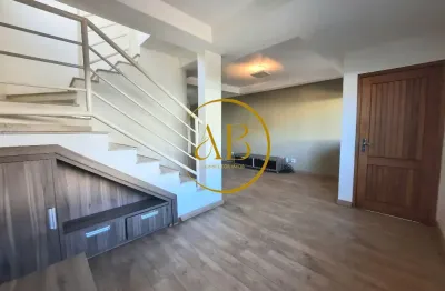 Excelente casa num ótimo condomínio fechado com lazer completo