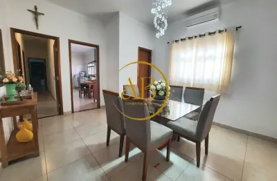 Excelente casa numa ótima localização em ctavinhos sp