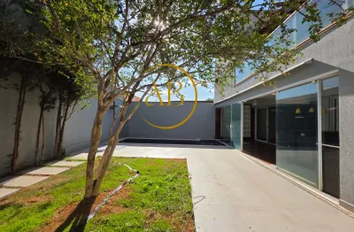 Linda casa sobrado em condomínio fechado com total segurança e privacidade