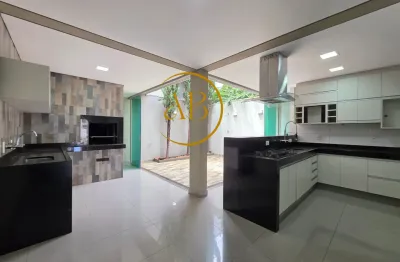 Linda casa na Vila do Golf totalmente repaginada e completa e sem igual