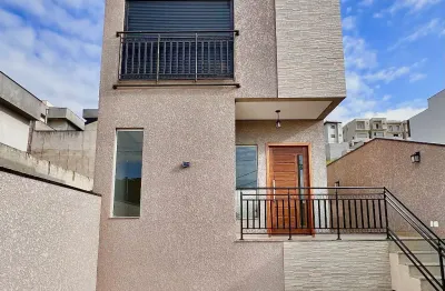 Casa com piscina, oportunidade imperdível no portal dos ypes