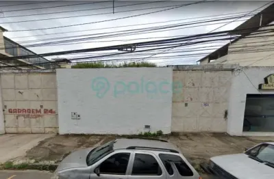Galpão no mariano procópio para locação no valor r$ 10.000,00 mais taxas.