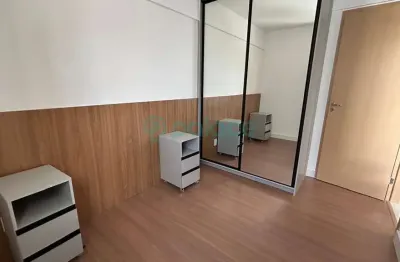 Apartamento de 2 quartos (01 suíte) para locação no centro no valor R$ 1.950,00 + taxas.