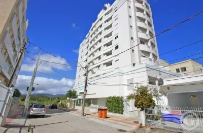 Desfrute do conforto em um apartamento com terraço e vista para o morro da cruz