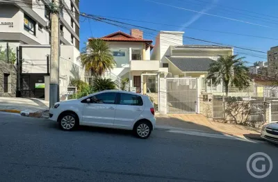 Casa com 3 quartos para alugar na Rua Ângelo La Porta, 130, Centro, Florianópolis