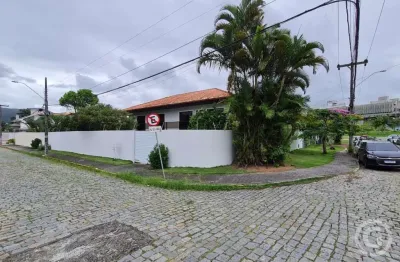 Casa ampla e mobiliada para aluguel no bairro itacorubi, em florianópolis
