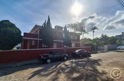 Espaço comercial versátil e amplo no bom abrigo, ideal para diversos tipos de negócios
