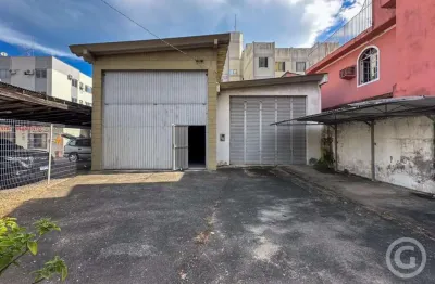 Galpão espaçoso, com excelente acesso para o seu negócio, no bairro kobrasol