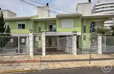 Residência confortável com excelente localização no estreito, florianópolis