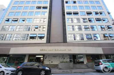 Sala comercial no centro de florianópolis com vaga coberta