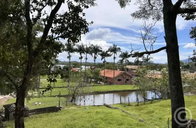 Descubra seu novo lar: espaço e natureza no ribeirão da ilha