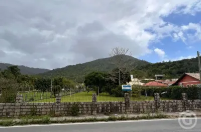 Casa comercial ampla e versátil no ribeirão da ilha