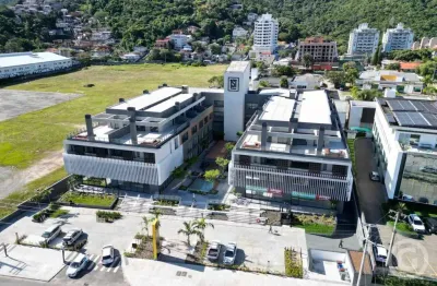 Loja moderna e espaçosa em local estratégico de florianópolis